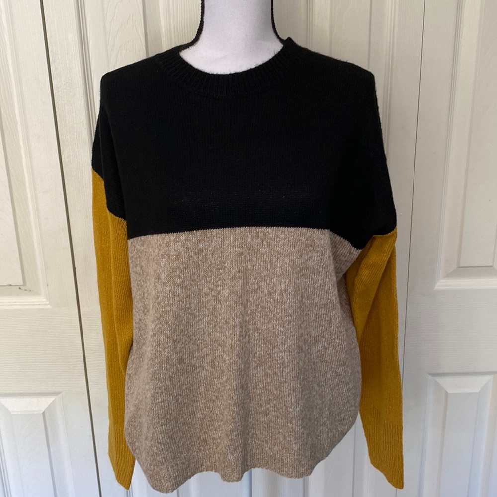 Cellabie Women (Tag says 2X runs very small more like a large) Multi Sweater